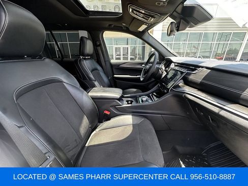 Used 2024 Jeep Grand Cherokee Altitude RWD image 28