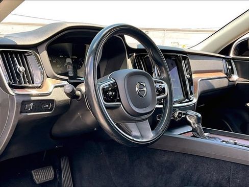 Used 2021 Volvo S60 T5 Momentum w/ Premium Package AWD/4WD image 8