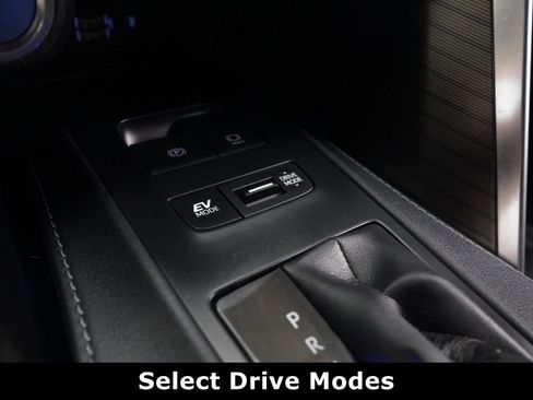 Used 2022 Toyota Venza Limited image 26