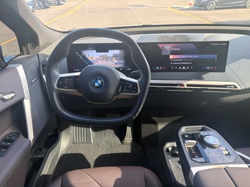 Used 2024 BMW iX xDrive50 w/ Sport Package AWD/4WD image 5