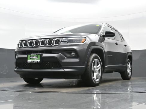 Used 2023 Jeep Compass Latitude w/ Convenience Group AWD/4WD image 29