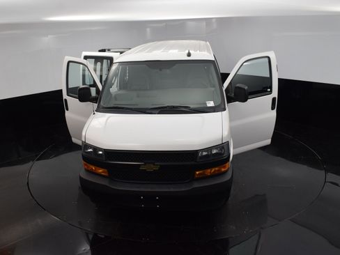 Used 2022 Chevrolet Express 2500 w/ Driver Convenience Package image 31