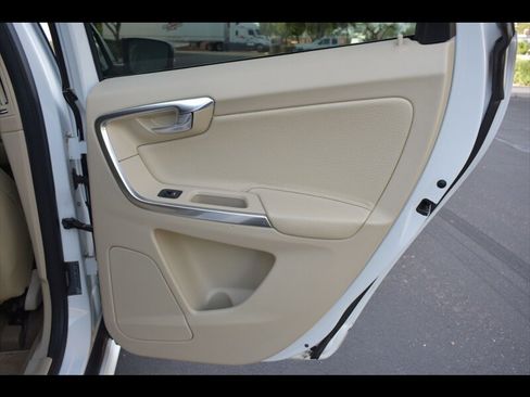 Used 2014 Volvo XC60 T6 image 26