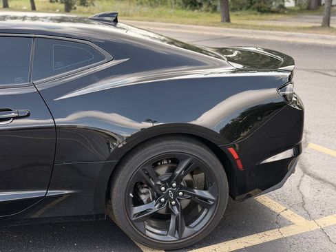 Used 2021 Chevrolet Camaro LT w/ RS Package RWD image 7