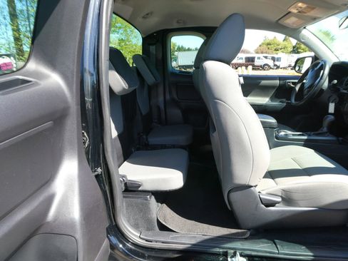 Used 2016 Toyota Tacoma SR image 24