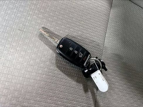 Used 2016 Kia Sedona L FWD image 32