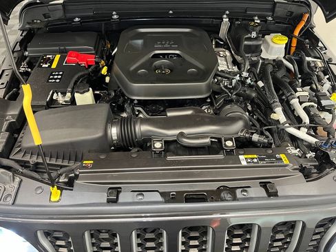 Used 2023 Jeep Wrangler Unlimited Sahara AWD/4WD image 19