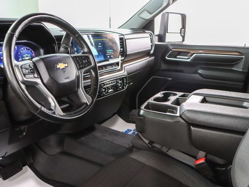Used 2024 Chevrolet Silverado 2500 LT AWD/4WD image 25
