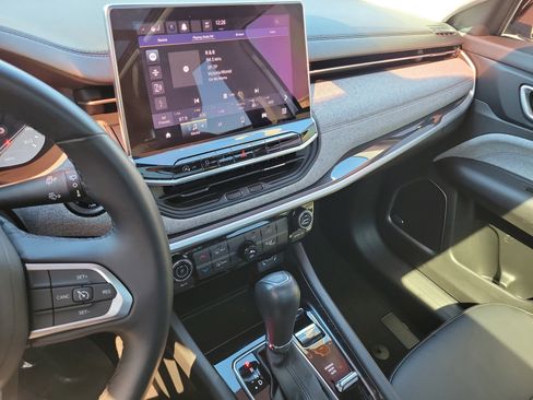 Used 2022 Jeep Compass Latitude w/ Sun and Sound Group image 22