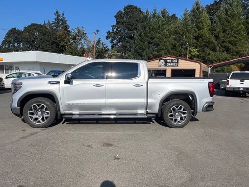 Used 2022 GMC Sierra 1500 SLT w/ SLT Premium Plus Package AWD/4WD image 6
