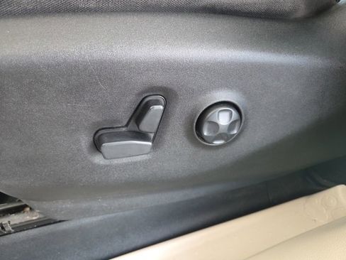 Used 2017 Chrysler Pacifica LX image 85