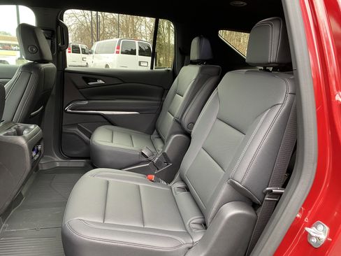 Used 2026 Chevrolet Traverse LT image 36