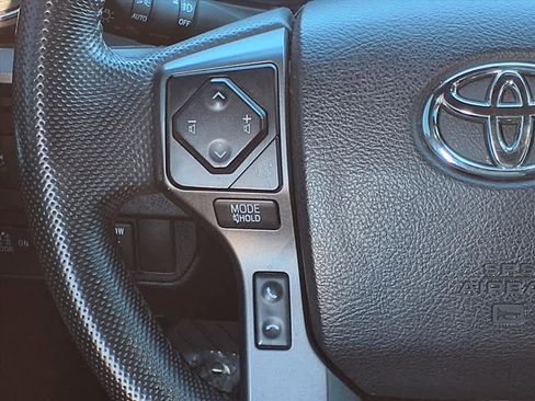 Used 2022 Toyota Tacoma TRD Sport image 9