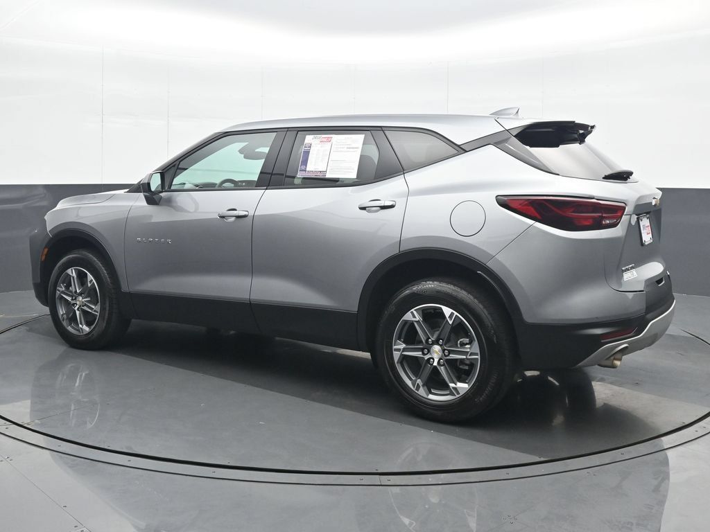 Used 2025 Chevrolet Blazer LT FWD image 4