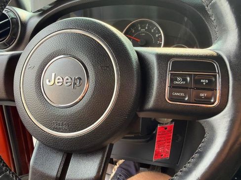 Used 2014 Jeep Wrangler Unlimited Sahara w/ Dual Top Group AWD/4WD image 32