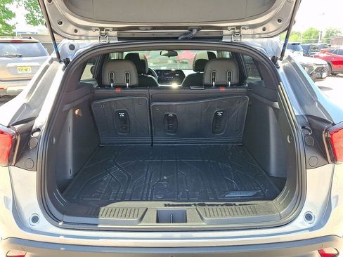 Certified 2024 Chevrolet Trax RS w/ Sunroof Package FWD image 31
