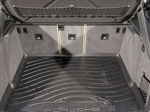 Certified 2018 Porsche Macan Sport Edition image 26