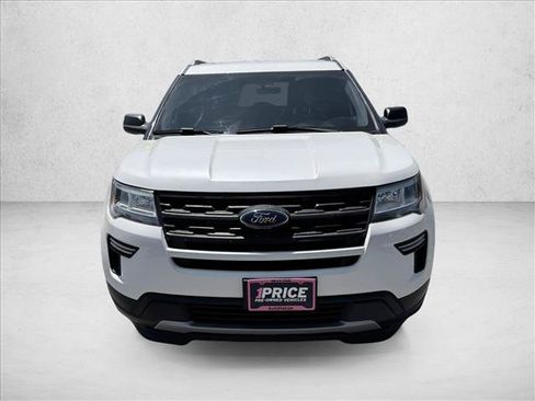 Used 2019 Ford Explorer XLT FWD image 2
