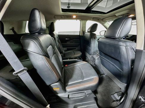 Used 2024 Nissan Pathfinder Platinum AWD/4WD image 27