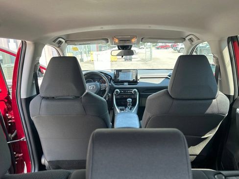 Used 2021 Toyota RAV4 LE FWD image 25