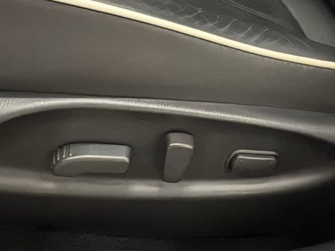 Used 2019 INFINITI Q70 Luxe image 26