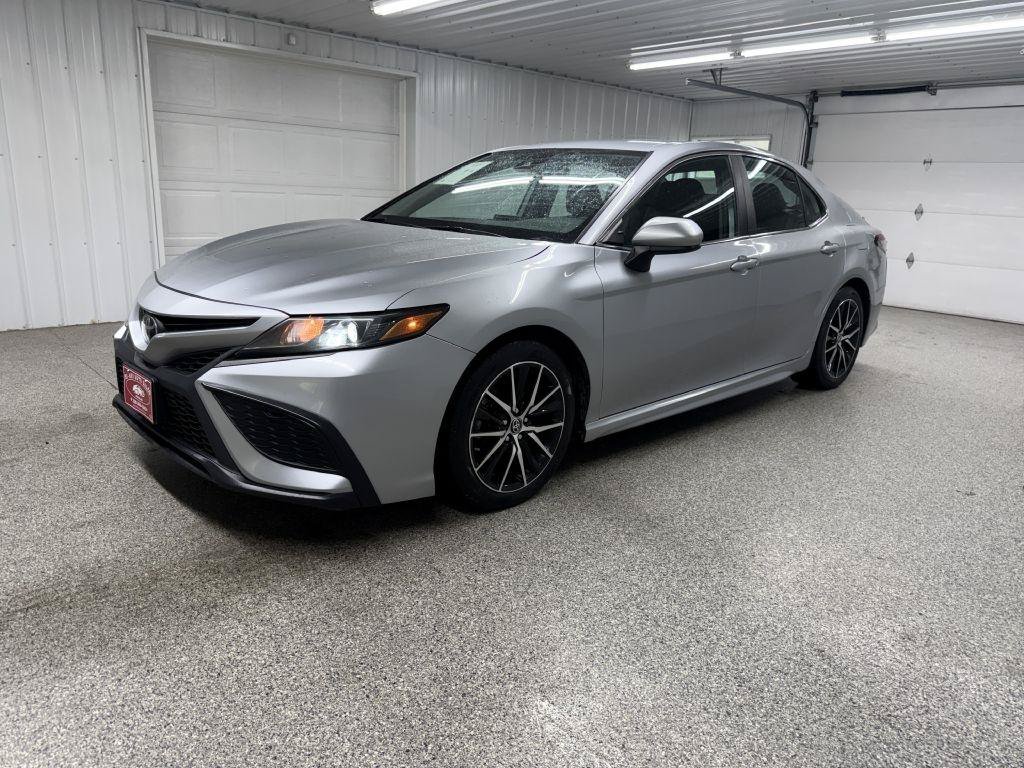 Used 2021 Toyota Camry SE FWD image 3