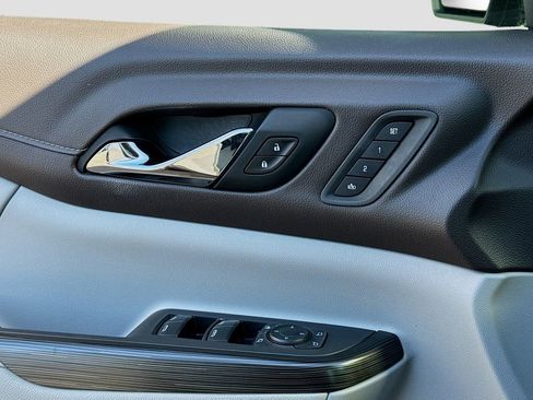 Used 2021 GMC Acadia SLT w/ Technology Package image 11