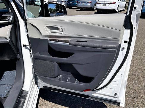 Used 2024 Toyota Sienna LE FWD image 22