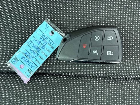 Used 2025 Chevrolet Traverse LT image 36