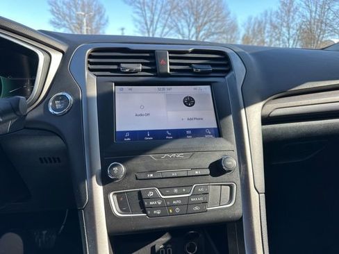 Used 2020 Ford Fusion SE image 19