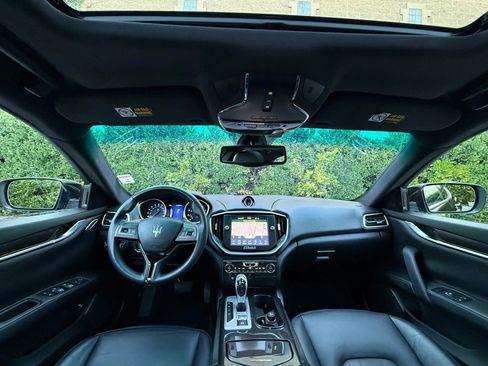 Used 2016 Maserati Ghibli image 17