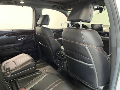 Used 2025 Honda Pilot TrailSport image 14