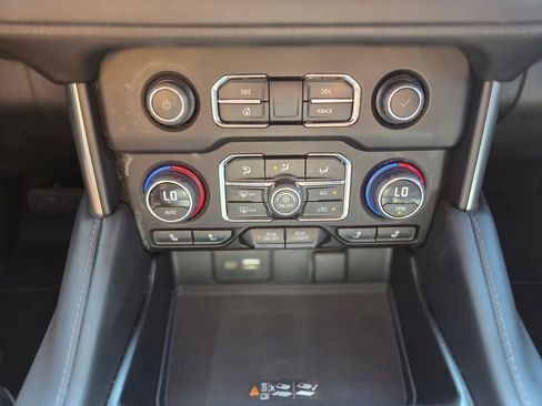 Used 2022 Chevrolet Tahoe Z71 w/ Luxury Package AWD/4WD image 27