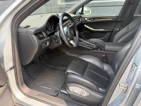 Certified 2021 Porsche Macan AWD/4WD image 4