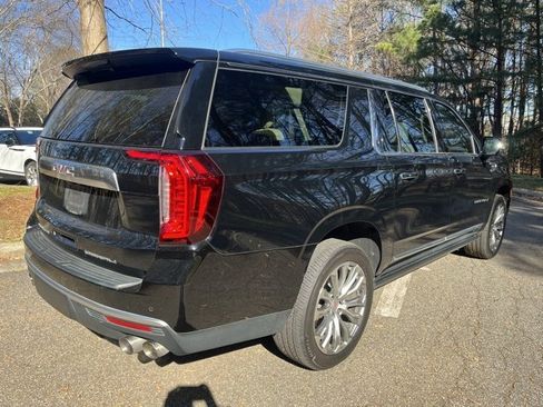 Used 2022 GMC Yukon XL Denali image 9