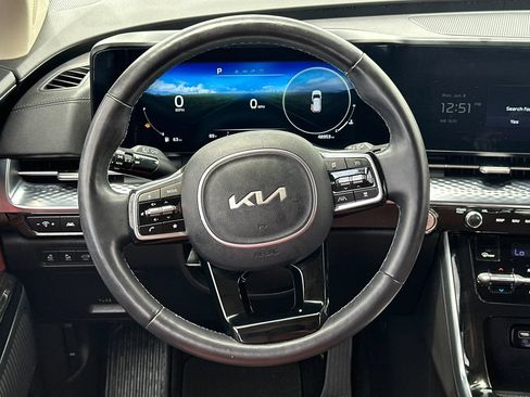 Used 2023 Kia Carnival SX Prestige FWD image 23