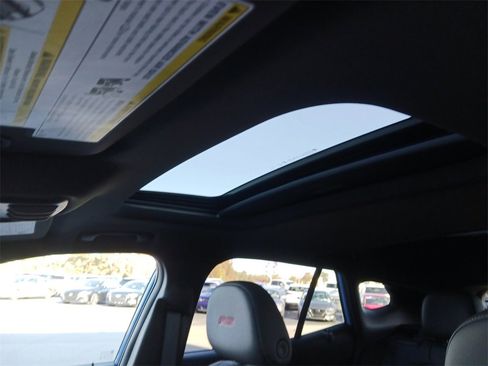 Used 2024 Chevrolet Trax RS w/ Sunroof Package image 22