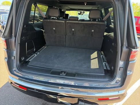 Certified 2025 Jeep Wagoneer L Series III w/ Premium Group I AWD/4WD image 19