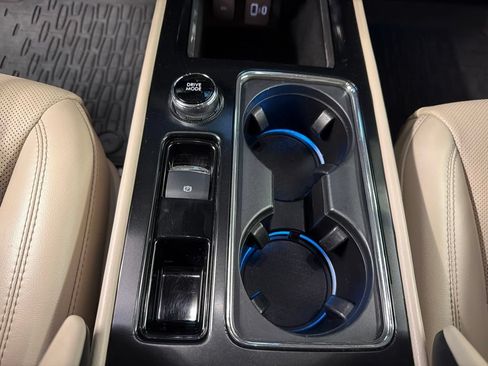 Used 2022 Lincoln Corsair AWD w/ Premium Package image 16