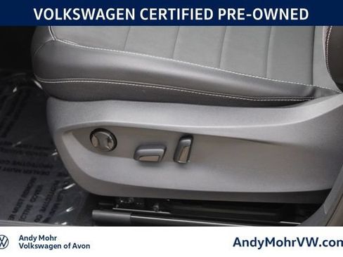 Used 2023 Volkswagen Taos SE w/ Panoramic Sunroof Package AWD/4WD image 17