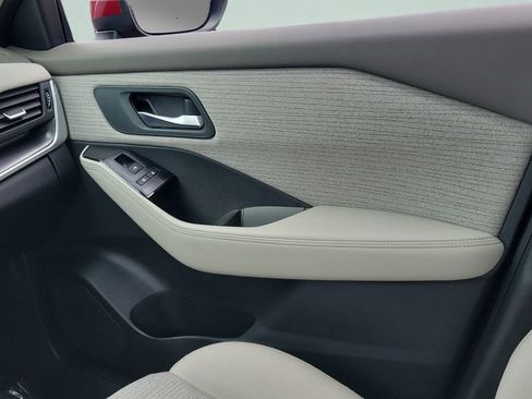 Used 2023 Nissan Rogue SV FWD image 13