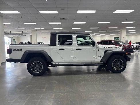 Used 2021 Jeep Gladiator Sport w/ Trailer Tow Package AWD/4WD image 8