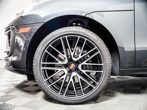 Certified 2026 Porsche Macan AWD/4WD image 14