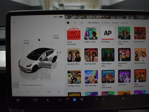 Used 2023 Tesla Model 3 Performance image 26