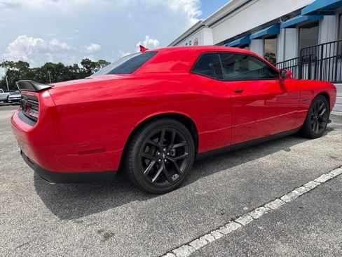 Used 2022 Dodge Challenger R/T RWD image 4