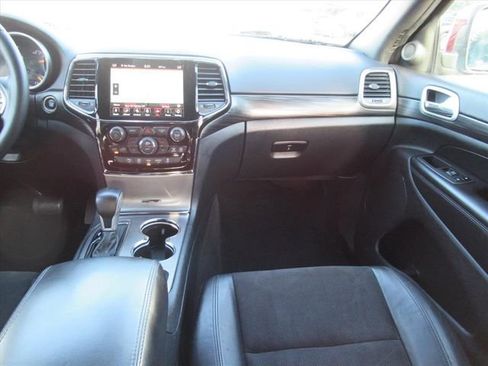 Used 2021 Jeep Grand Cherokee Laredo X image 13