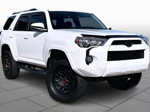 Used 2024 Toyota 4Runner SR5 Premium image 2