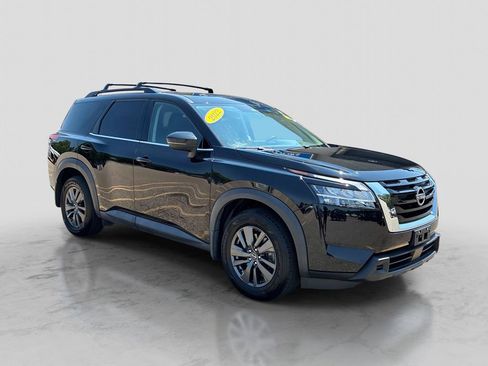 Used 2022 Nissan Pathfinder SV FWD image 3