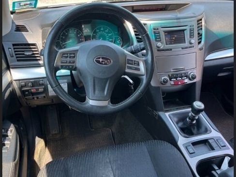 Used 2012 Subaru Outback 2.5i Premium AWD/4WD image 2