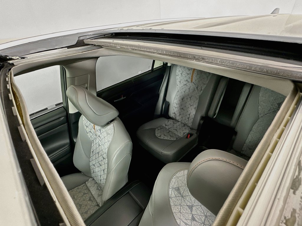 Used 2023 Toyota Highlander Bronze Edition FWD image 22